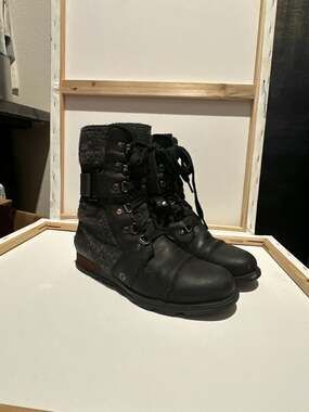 Sorel Major Carly Black Leather & Gray Wool Moto Combat Boots NL2324-010